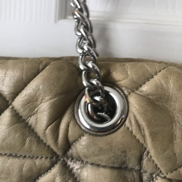 MICHAEL KORS QUILTED BRONZE DISTRESSED SHOULDER BAG AND MATCHING ZIPPERED WALLET - Picture 3 of 12